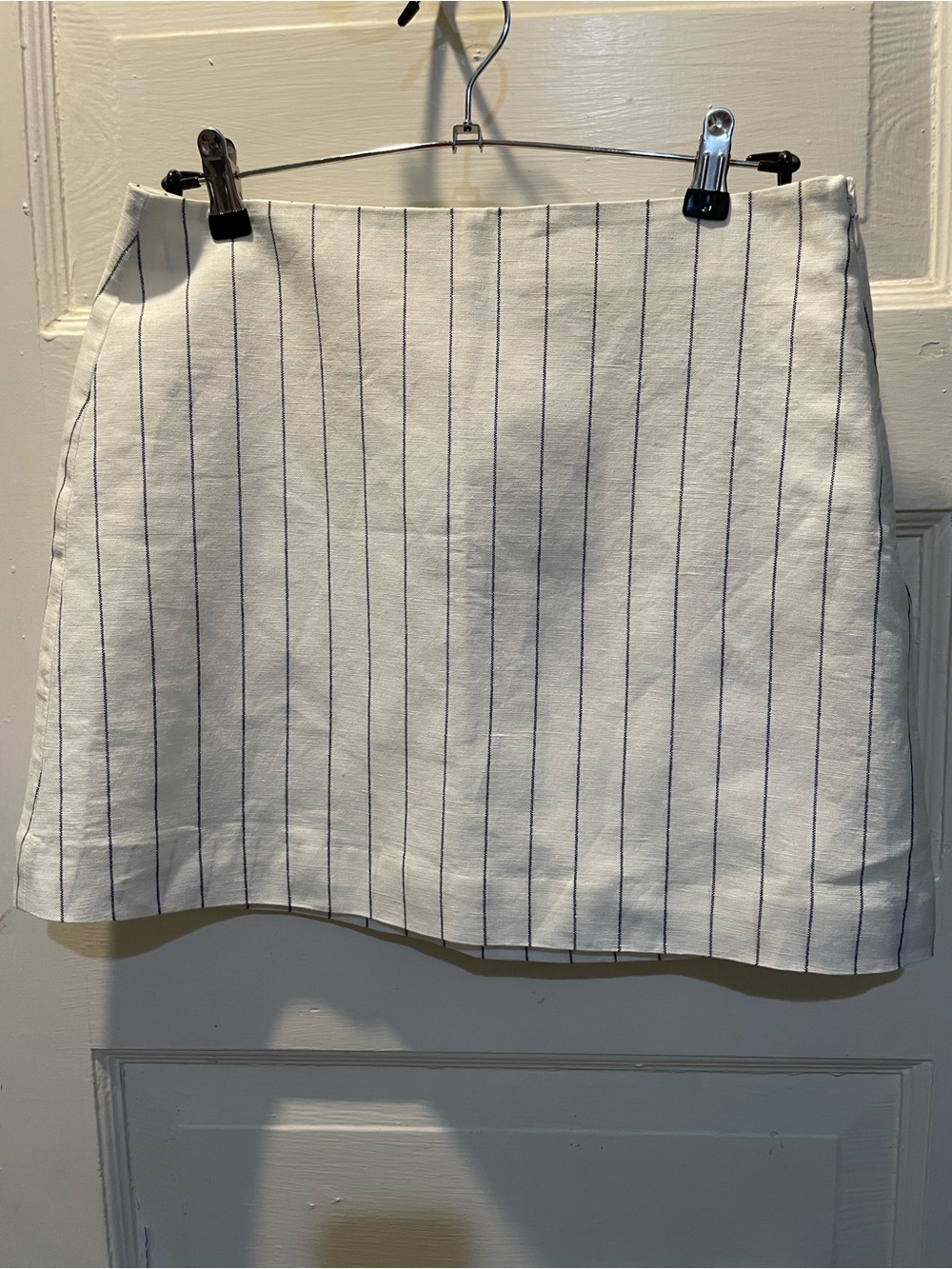 Gap Linen White Pinstripe Mini Skirt Skirt, Navy Stripes, Size 6